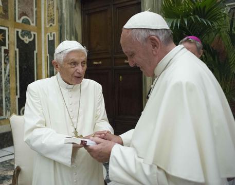 Papa Francesco e il papa emerito Joseph Ratzinger © ANSA
