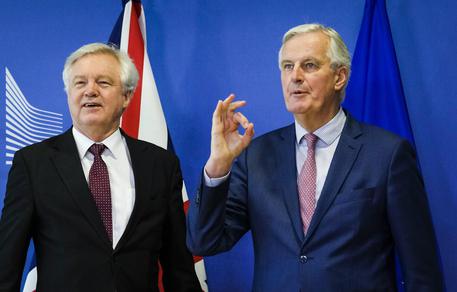 David Davis e Michel Barnier © EPA
