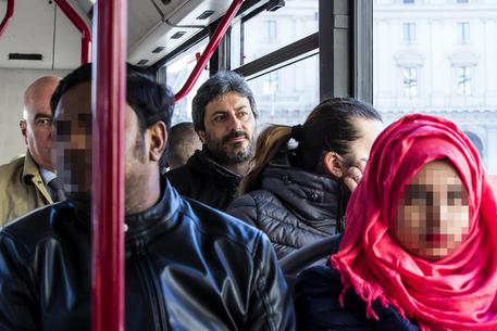 Fico in autobus (foto Carconi) © ANSA