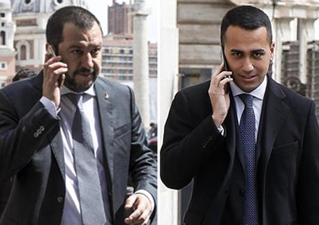 In una combo Salvini e Di Maio al telefono © ANSA