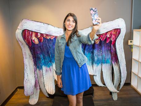 MUSEO DEI SELFIE - Tiffany Rose Photography - Collette Miller Angel Wings with model-8148 © ANSA