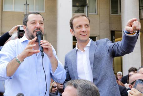 Il leader della Lega Matteo Salvini con il candidato del centrodestra alla presidenza del Friuli Venezia Giulia Massimiliano Fedriga in una foto del 23 aprile 2018 © ANSA