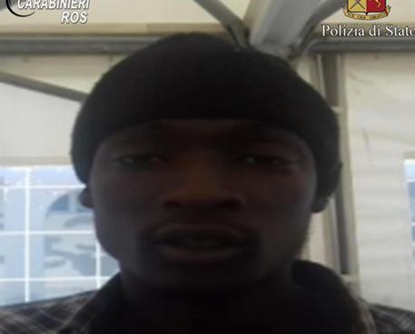 Alagie Touray, 21 anni, l'immigrato del Gambia fermato con l'accusa di terrorismo, in un fermo  immagine tratto da un video, 26 aprile 2018 © ANSA