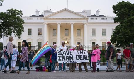Proteste a Washington contro la possibile uscita degli Usa dall'accordo sul nucleare con l'Iran © AP