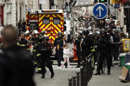 Prende ostaggi a Parigi, forze speciali sul posto © EPA