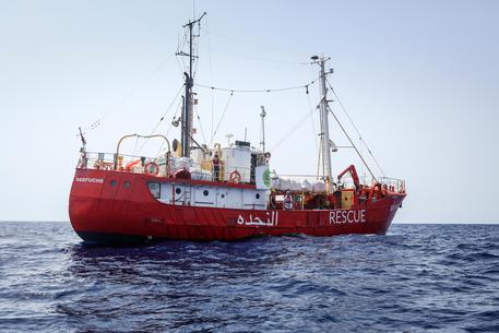 La nave Seefuchs in una foto del settembre scorso © EPA