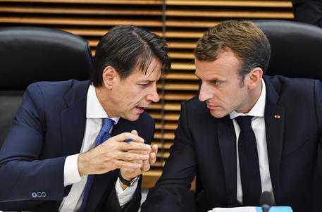 Conte e Macron a Bruxelles © AP