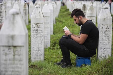 A Srebrenica si rinnova il dolore per il massacro del 1995 © EPA