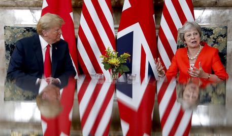 Donald Trump e Theresa May © AP