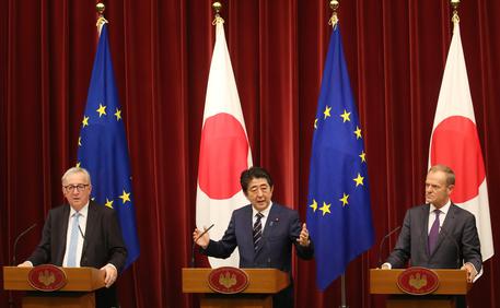 Abe incontra i vertici Ue a Tokyo © EPA