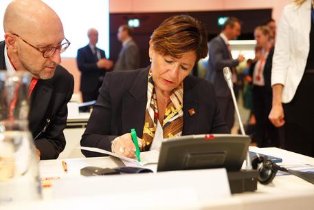 Il ministro Elisabetta Trenta alla riunione Ue © EPA