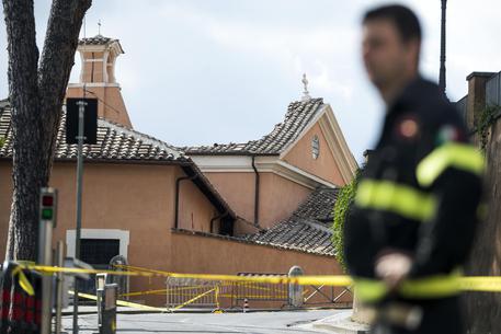 La chiesa della quale è crollato il tetto in centro a Roma © ANSA