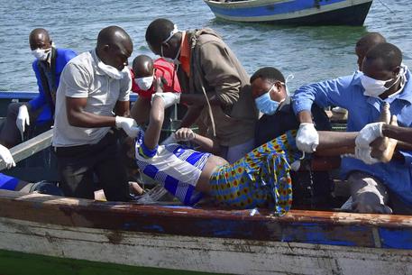 Tanzania: traghetto, oltre 127 i cadaveri recuperati © AP