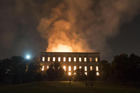 L'incendio al museo di Rio © AP