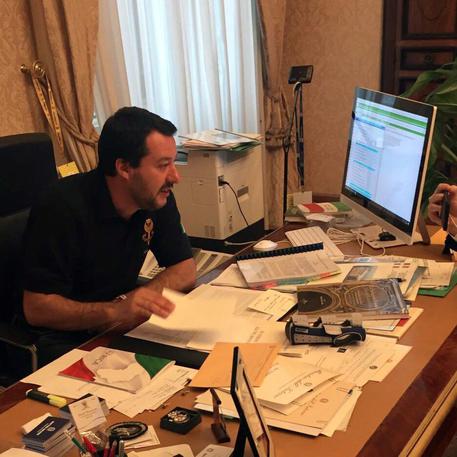 Diciotti:Salvini, ci riprovano ma non cambio posizione © ANSA