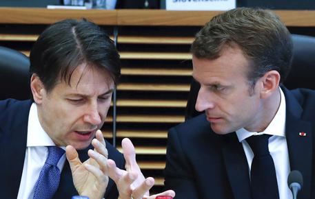 Giuseppe Conte ed Emmanuel Macron (archivio) © AP