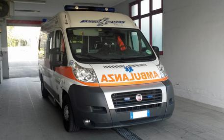 Salute: ambulanza al pronto soccorso © ANSA