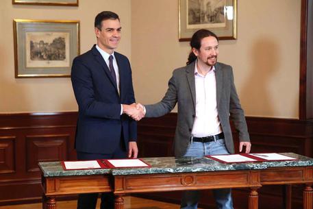 Spagna: Sanchez e Iglesias firmano l'accordo © EPA