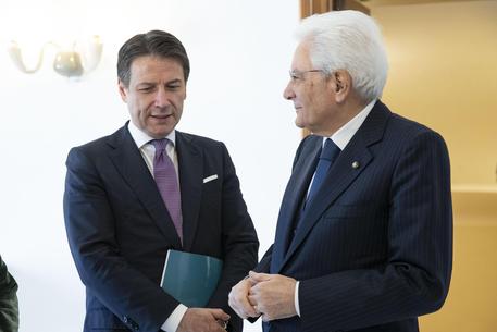 Il presidente del Consiglio, Sergio Mattarella, con Giuseppe Conte © ANSA