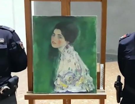 Ritrovato quadro a Piacenza, ipotesi Klimt rubato © EPA