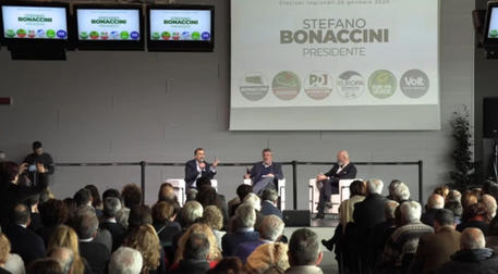 Un fermo immagine della diretta della presentazione del programma di Bonaccini © ANSA