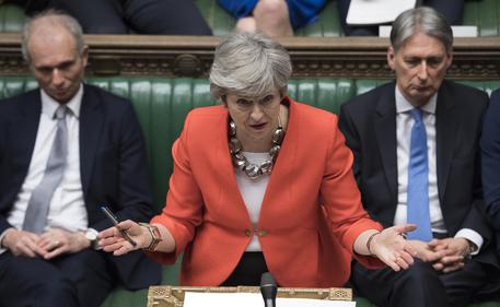 Theresa May durante il dibattito alla Camera dei Comuni © AP