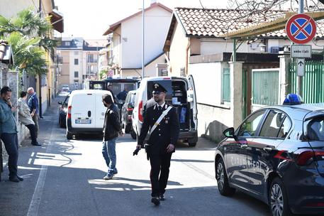 I carabinieri durante le ricerche nella casa dell'ex marito © ANSA