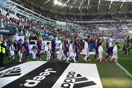 L'ingresso in campo delle calciatrici di Juventus e Fiorentina © ANSA
