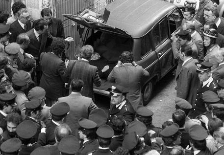 Il corpo di Aldo Moro in via Caetani © ANSA