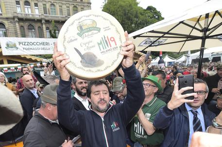 Il ministro dell'Interno e vicepremier Matteo Salvini interviene alla 92esima adunata degli alpini, Milano © ANSA