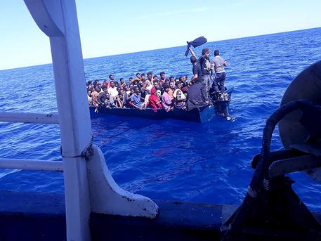 Salvataggio di migranti in mare © ANSA