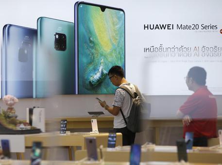 Smartphone a -2,7%, Huawei è seconda © EPA
