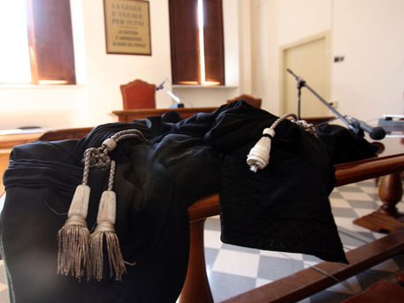 Una toga in un'aula di tribunale © ANSA