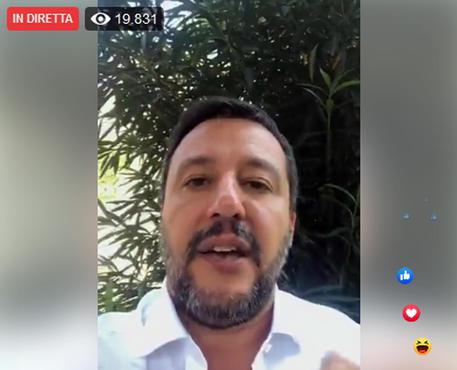 Salvini in un fermo immagine dalla sua diretta Facebook © ANSA