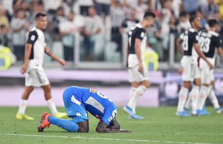 Juventus-Napoli 4-3, 47' st, punizione morbida e innocua di Pjanic, Koulibaly svirgola e infila la palla nella propria porta. Â© ANSA