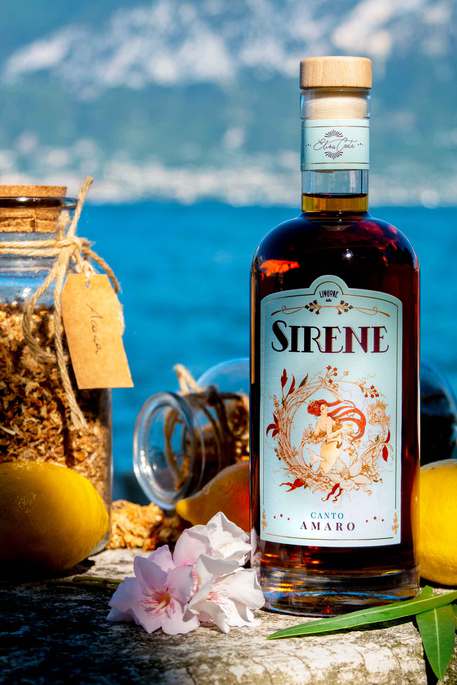 Liquori delle Sirene lancia Canto Amaro, con botaniche Garda © Ansa