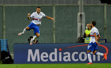 Fiorentina-Sampdoria, Quagliarella esulta dopo il gol su rigore © ANSA