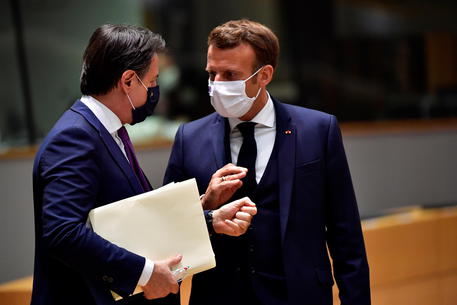 Conte e Macron in una foto d'archivio © EPA