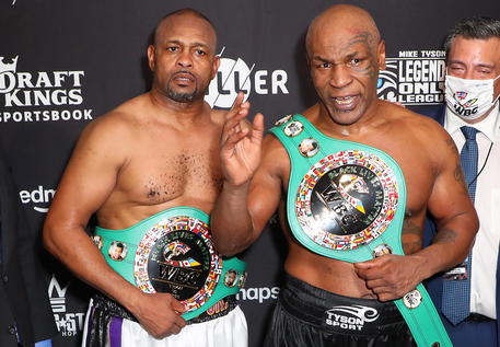 Mike Tyson vs Roy Jones Jr. © EPA