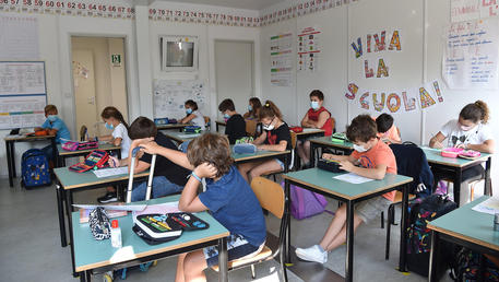 Covid: assessore Sanità, Governo chiuda scuole in Sardegna - Sardegna -  ANSA.it
