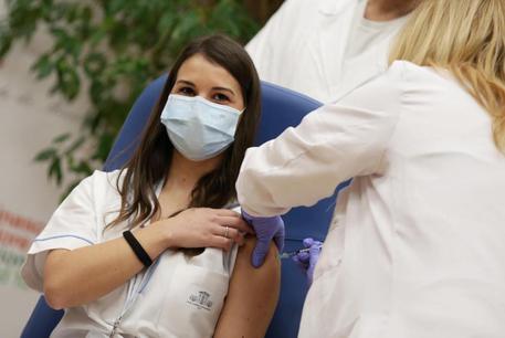 Vax day: Claudia Alivernini è la prima vaccinata in Italia © ANSA