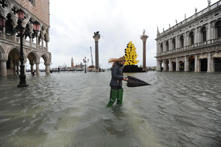 Acqua alta a Venezia (Foto Ansa) © ANSA