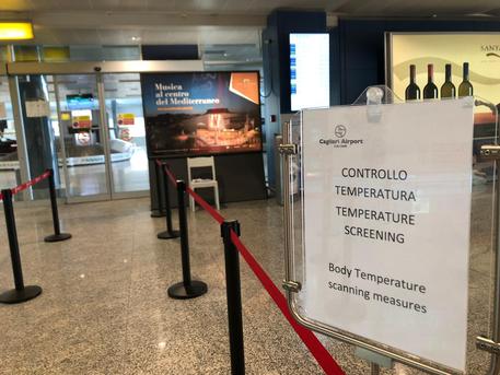 Coronavirus, controlli in aeroporto a Cagliari © ANSA
