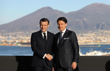 Emmanuel Macron e Giuseppe Conte a Napoli (Photo by Ludovic Marin / AFP) © AFP