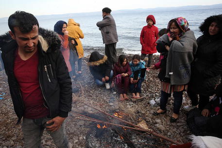 Refugees who departed from the Turkish coast arrive on Lesvos Island © EPA