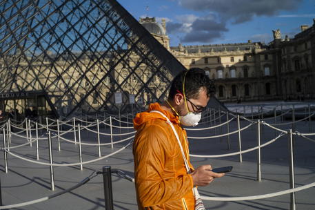 Louvre chiuso © EPA
