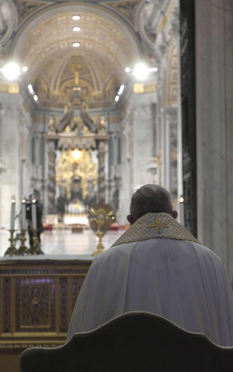 Papa Francesco a San Pietro © EPA
