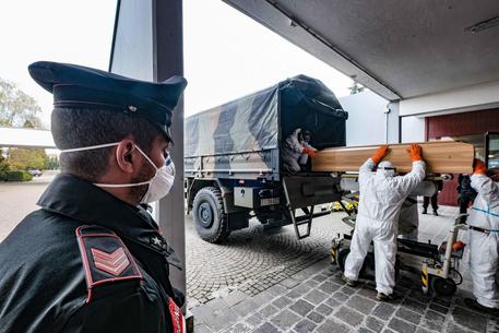 I militari trasportano le bare di Bergamo il 27 marzo 2020 © ANSA