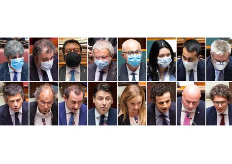 Parlamentari con la mascherina e senza © ANSA