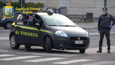 Coronavirus: Gdf arresta latitante, era in auto nel Ragusano  © Ansa